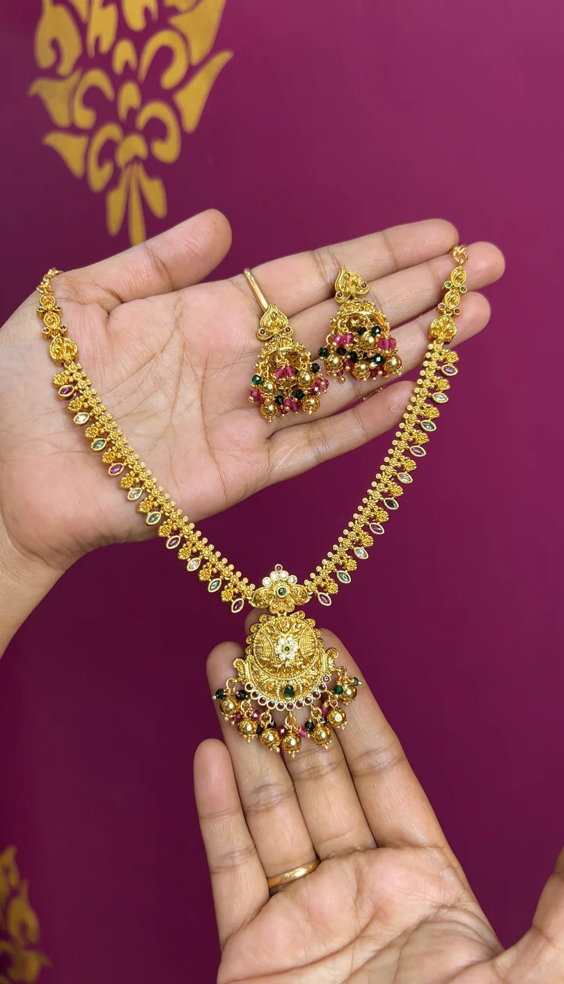 Finishing Matt necklace with gold balls