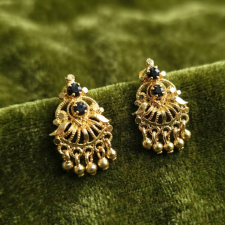 Black stone and gold drops earrings