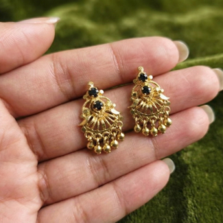 Black stone and gold drops earrings