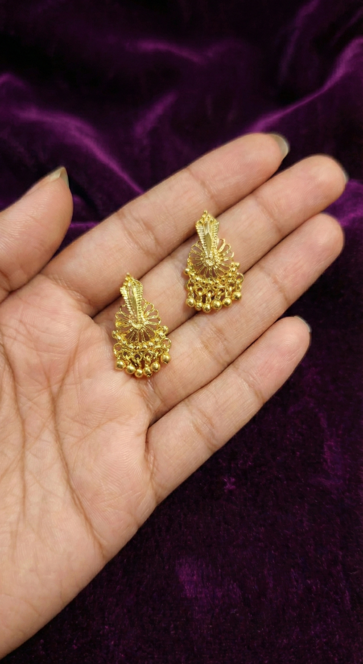 Hand-Plain gold color studs with gold drops