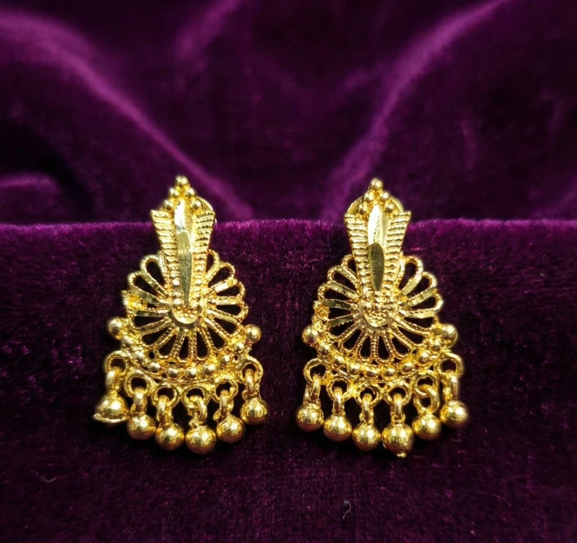 Plain gold color studs with gold drops Plain gold color studs with gold drops