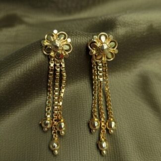 Earrings with floral Design and gold drops